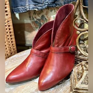 EUC Latigo “Eddie” Red Leather Ankle Boots Wedge Heel Size 8